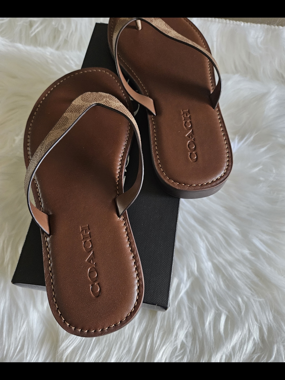 Coach Brown Leather Thong Sandals Size 8 NWT - Picture 4 of 7